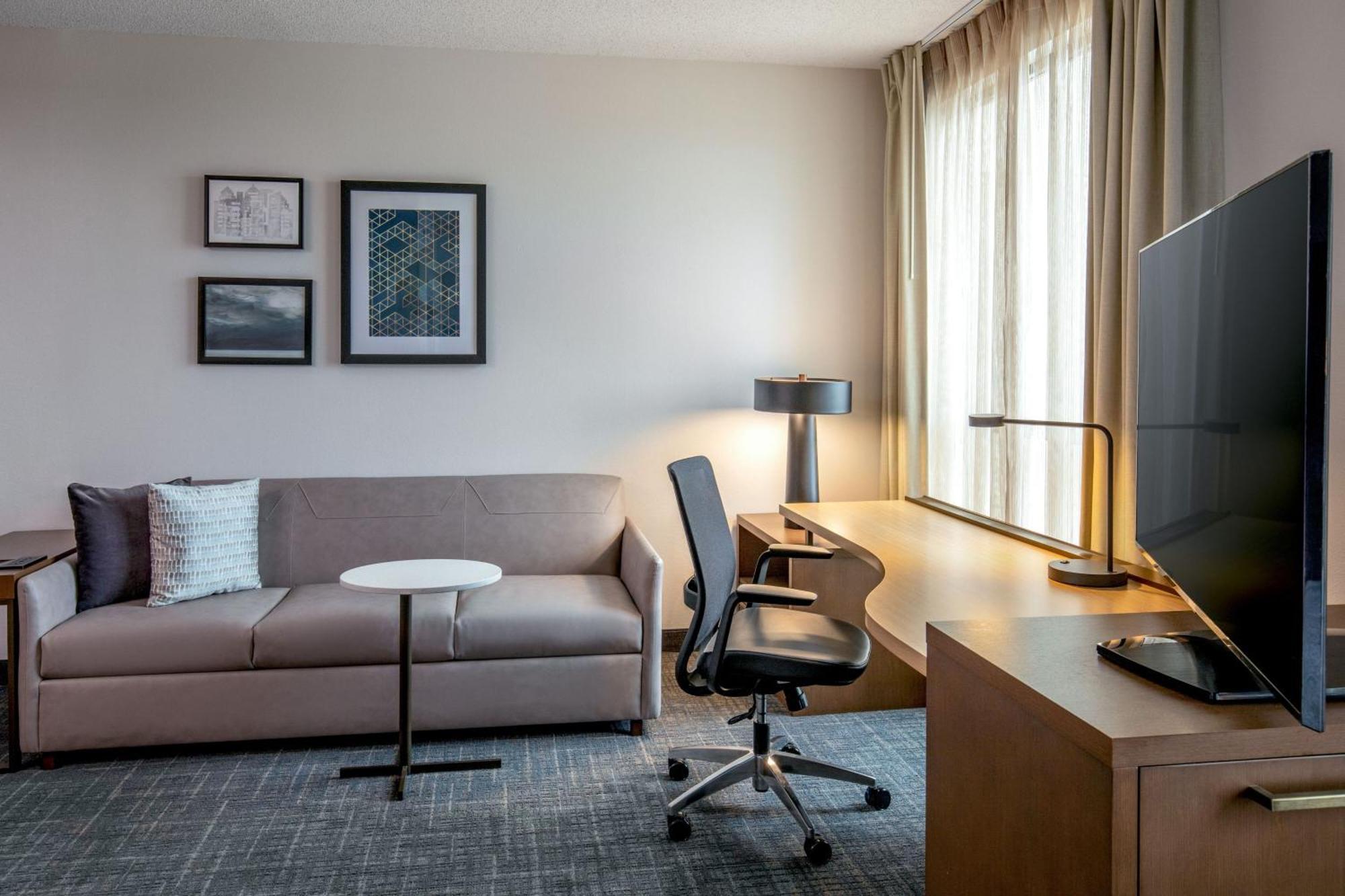 One-Bedroom King Suite with Sofa Bed,1580165440:JPEG