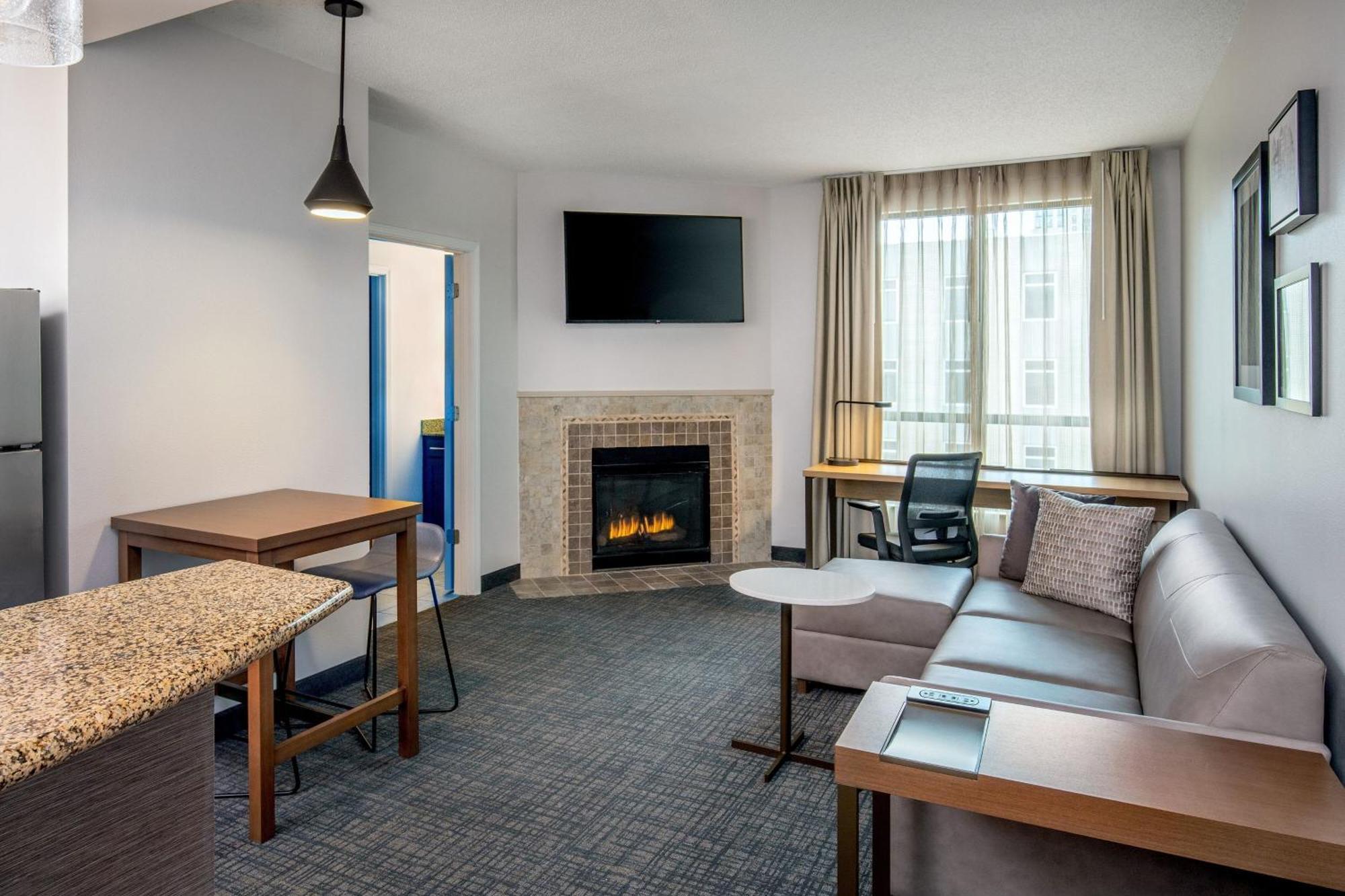 One-Bedroom King Suite with Sofa Bed and Fireplace,1580165449:JPEG