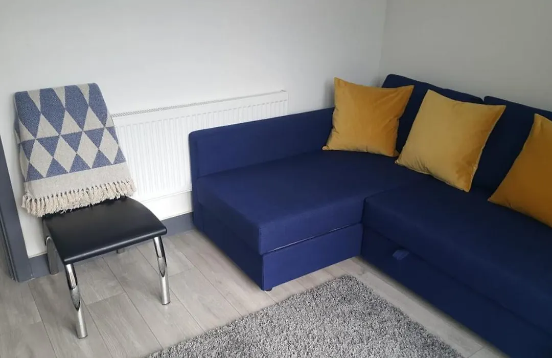 Homestay In Birmingham Sleeps 8 - Free Parking & Wifi-1