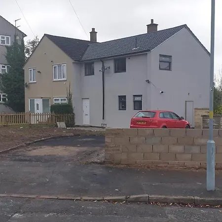 Homestay In Birmingham Sleeps 8 - Free Parking & Wifi-3