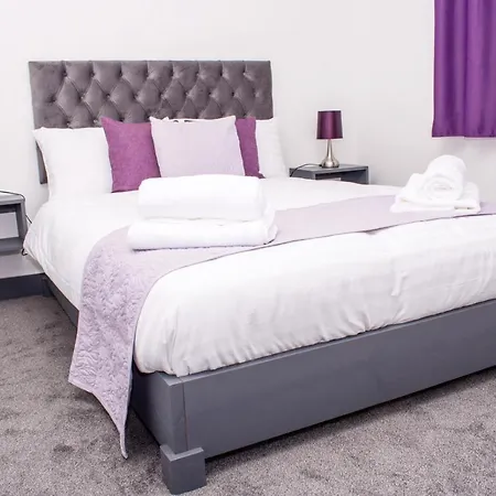 Homestay In Birmingham Sleeps 8 - Free Parking & Wifi-2